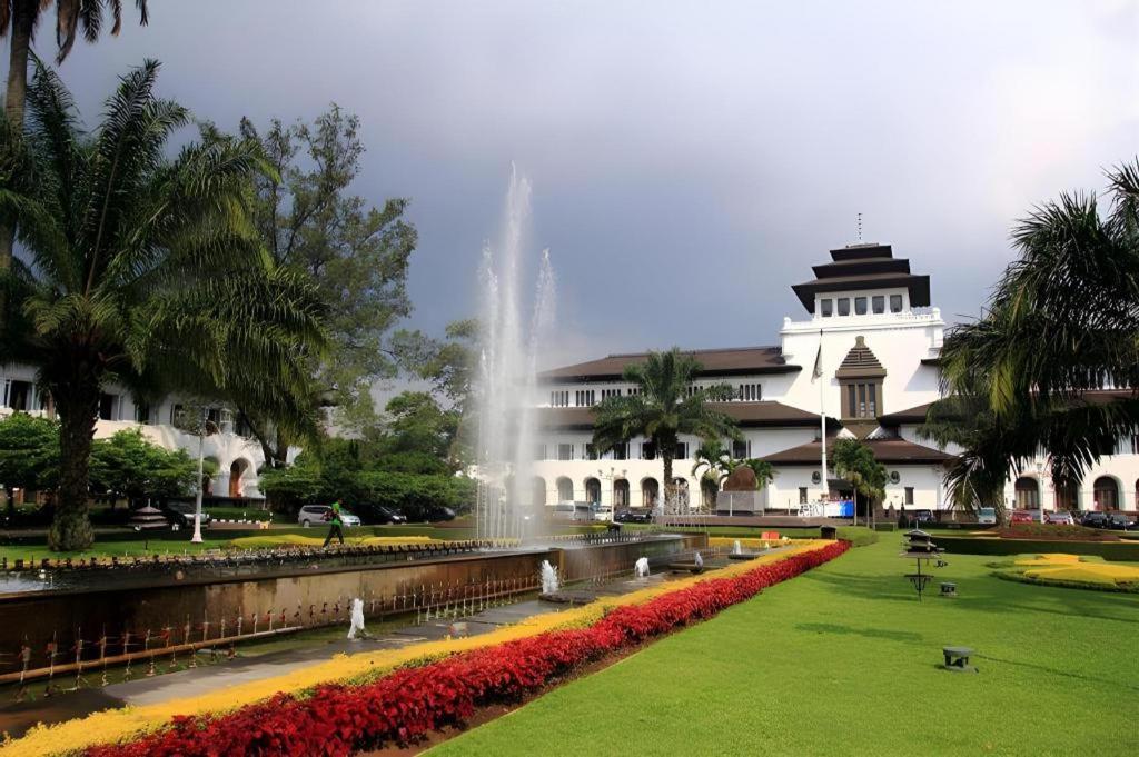 Indies Hotel Bandung Exterior foto